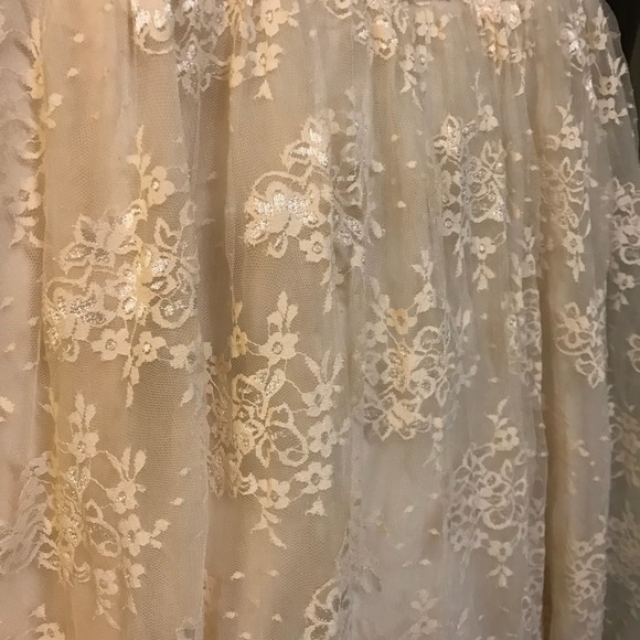 Full length lace dress - Picture 3 of 4